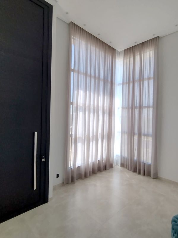 Para Trilho Simples: 205 cm x 593 cm - Linho Gaze Cinza (sem forro) · André Barbosa — Piratininga, SP