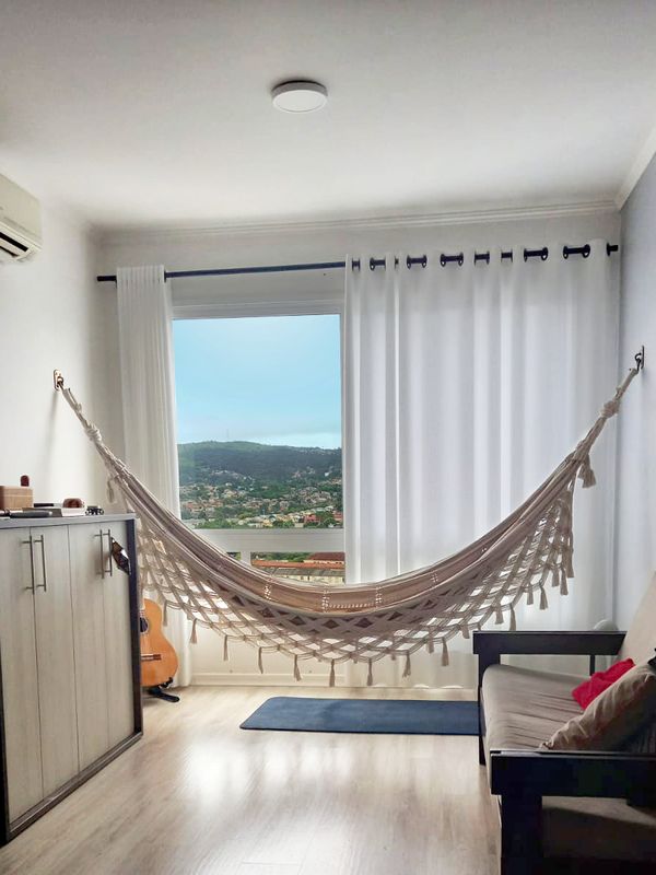Cortina de Ilhós - 280cm x 235cm - Linho Gaze Areia com Forro Blackout Marfim · Giovanna