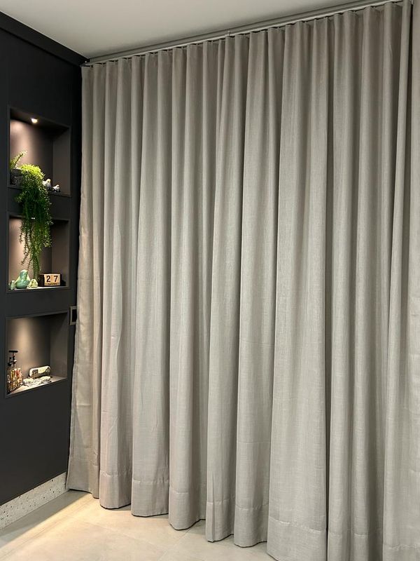 Para Trilho Simples: 213 cm x 276 cm - Linho Gaze Cinza com Forro de Microfibra · Aline Vicentin