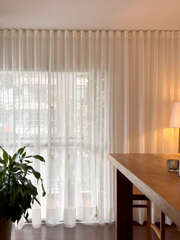 Para Trilho Simples: 268 cm x 250 cm - Linho Gaze Off White (sem forro) · Nubia