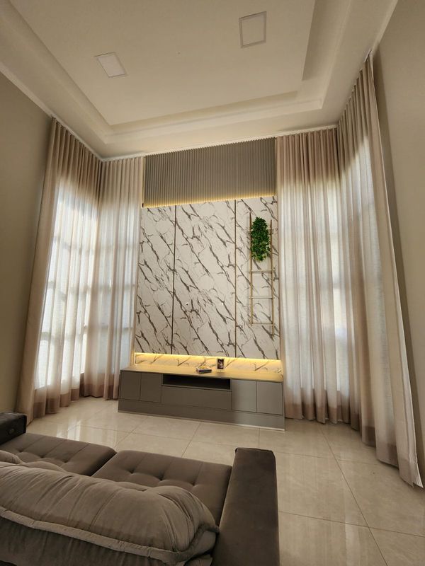 Para Trilho Simples - 120cm x 462cm - Linho Gaze Areia com Microfibra Branca · Andressa Hoffmann